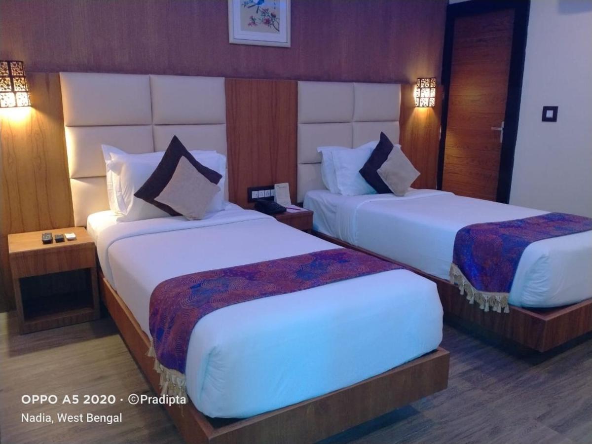 Dolphin Chocolate Inn Chandannagar Экстерьер фото