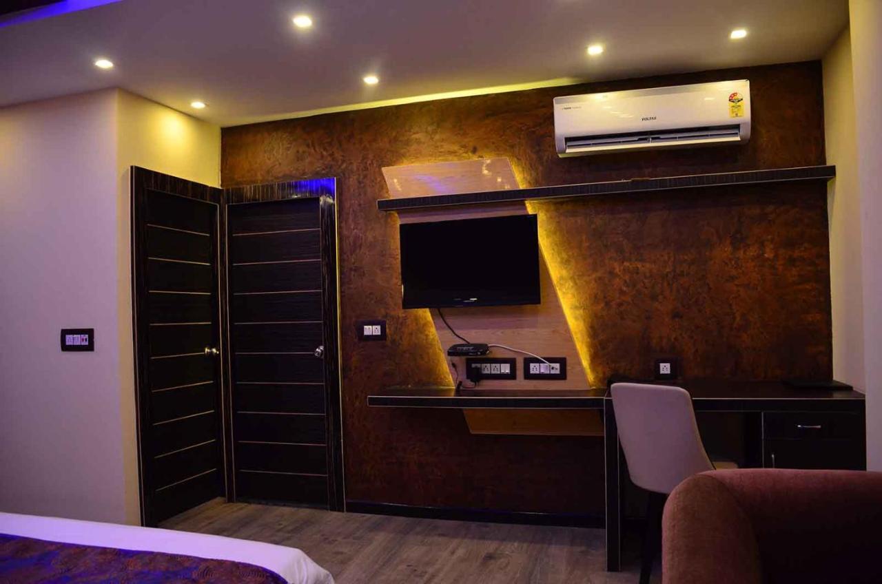 Dolphin Chocolate Inn Chandannagar Экстерьер фото