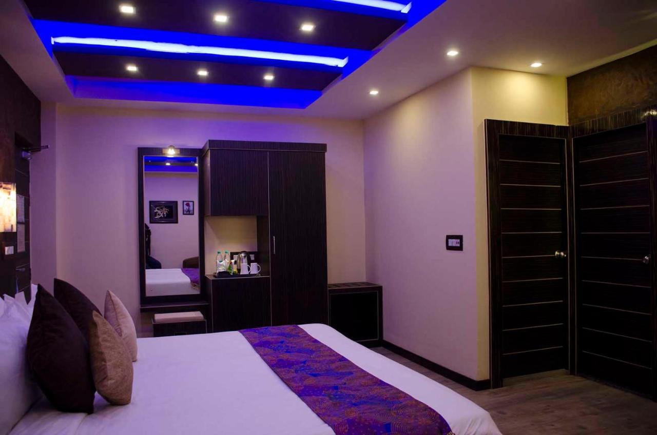 Dolphin Chocolate Inn Chandannagar Экстерьер фото