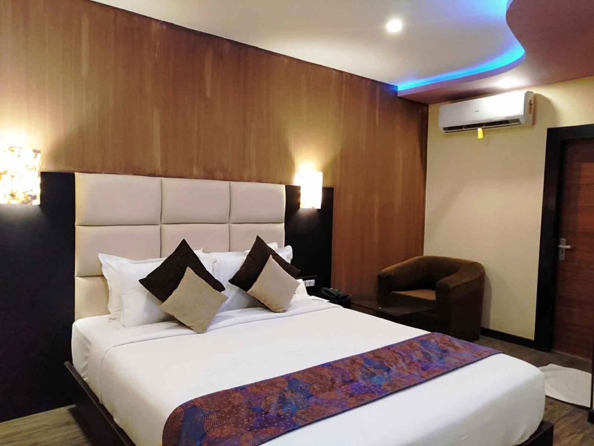 Dolphin Chocolate Inn Chandannagar Экстерьер фото