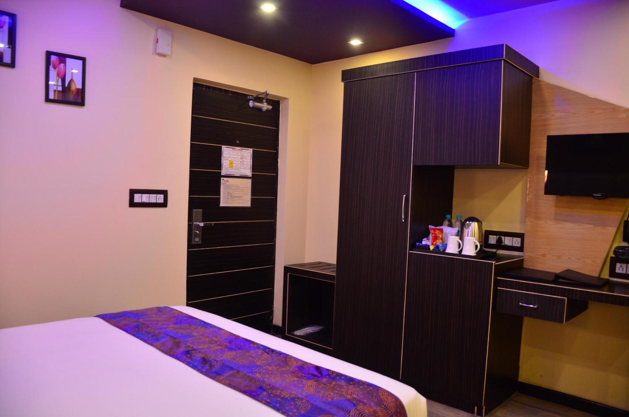 Dolphin Chocolate Inn Chandannagar Экстерьер фото