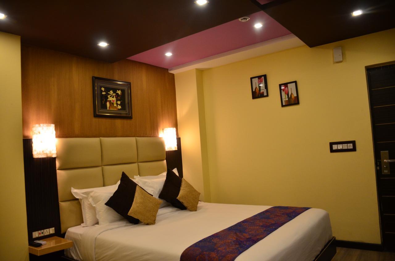 Dolphin Chocolate Inn Chandannagar Экстерьер фото