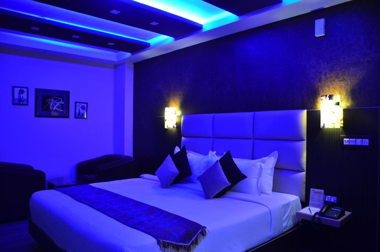 Dolphin Chocolate Inn Chandannagar Экстерьер фото