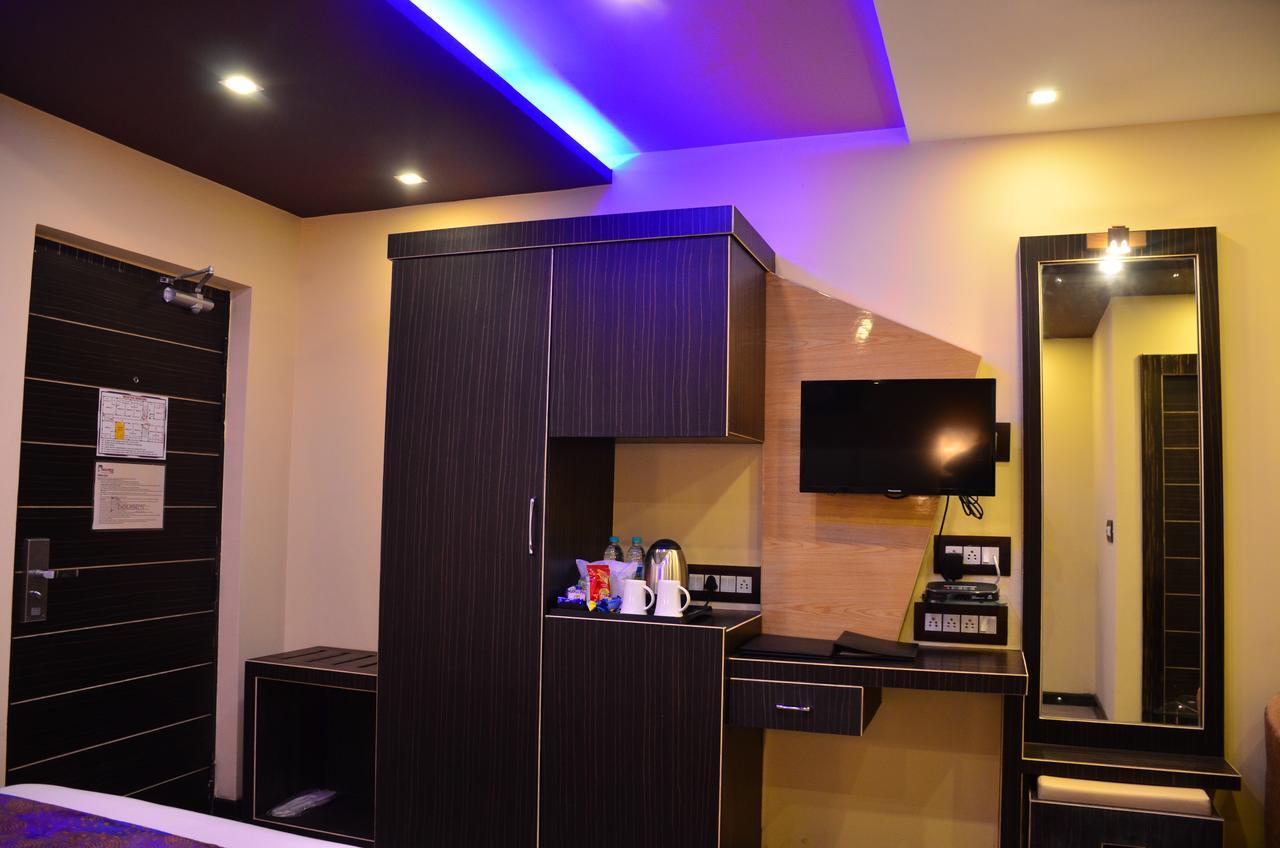 Dolphin Chocolate Inn Chandannagar Экстерьер фото