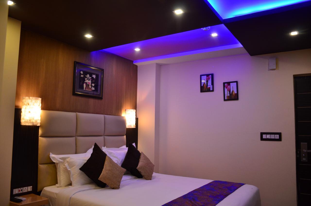 Dolphin Chocolate Inn Chandannagar Экстерьер фото