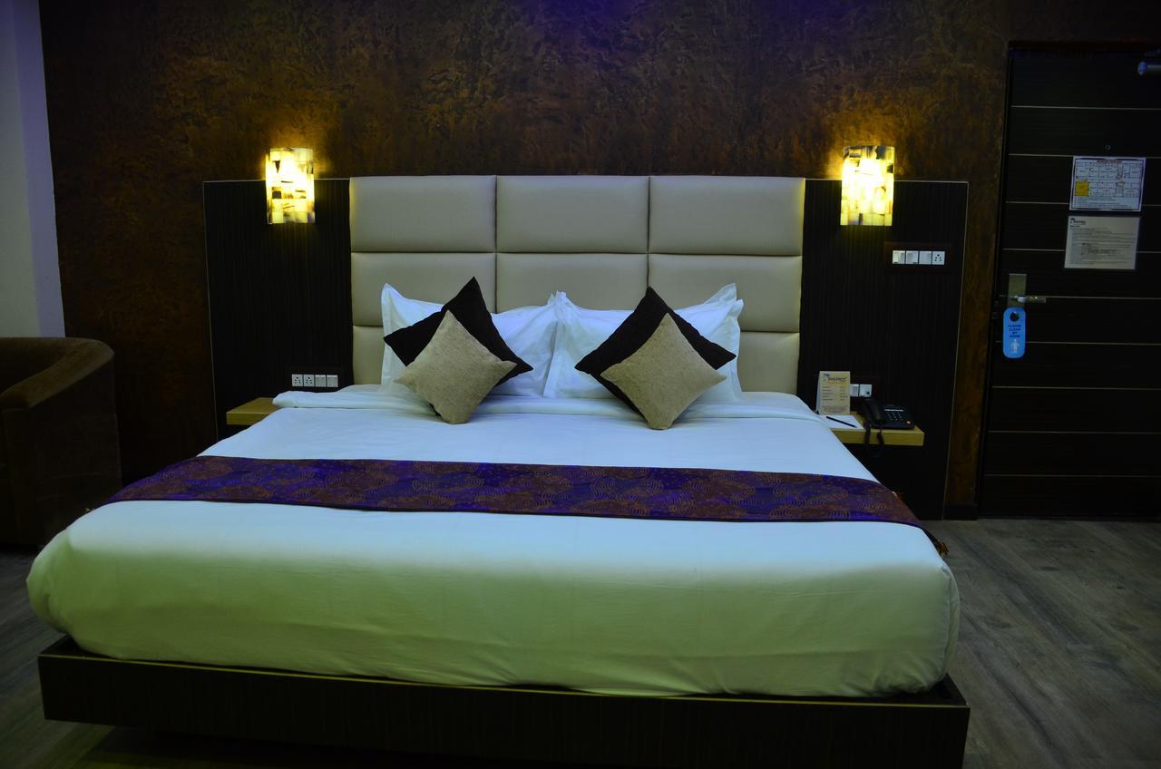 Dolphin Chocolate Inn Chandannagar Экстерьер фото