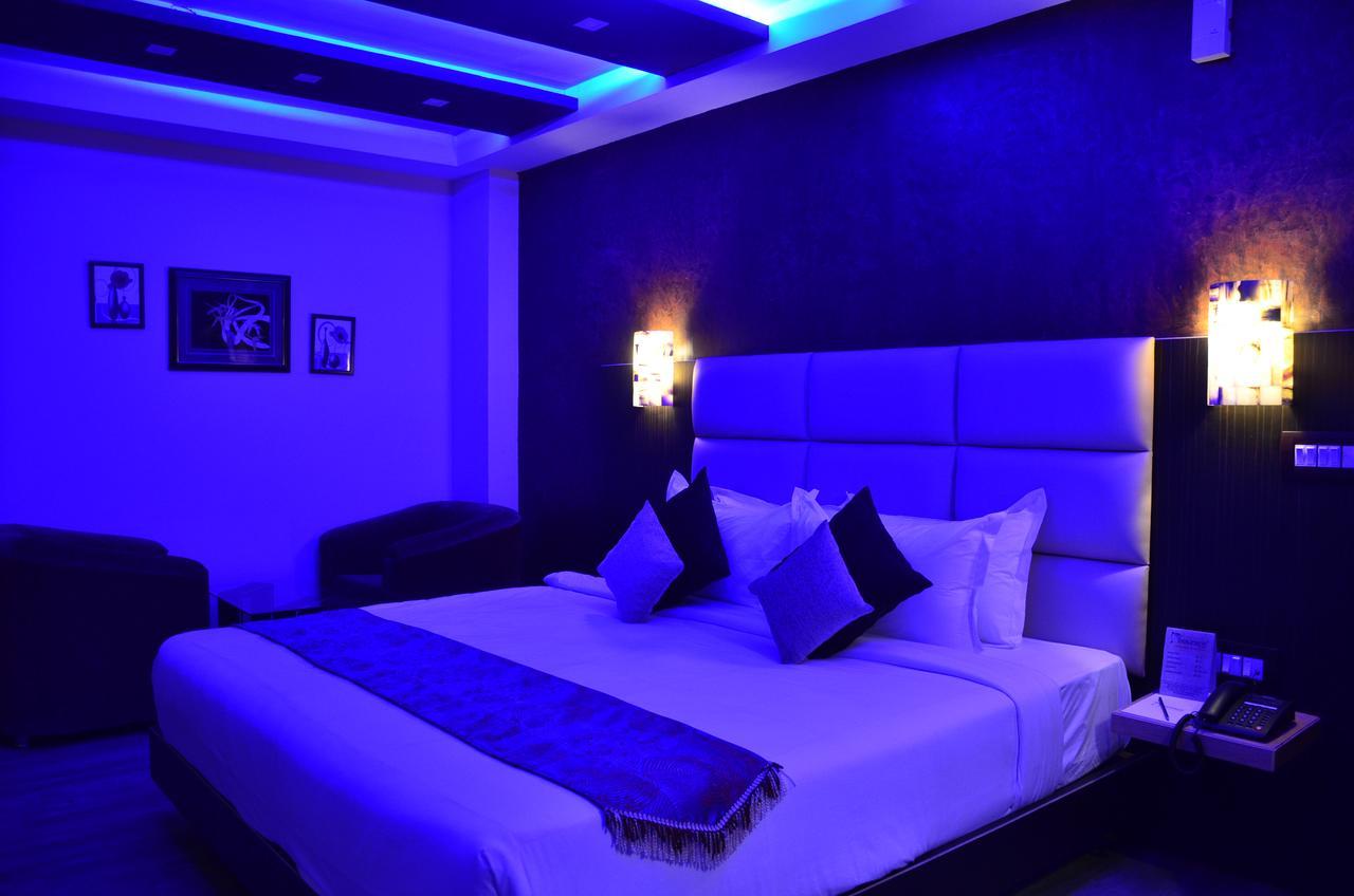 Dolphin Chocolate Inn Chandannagar Экстерьер фото