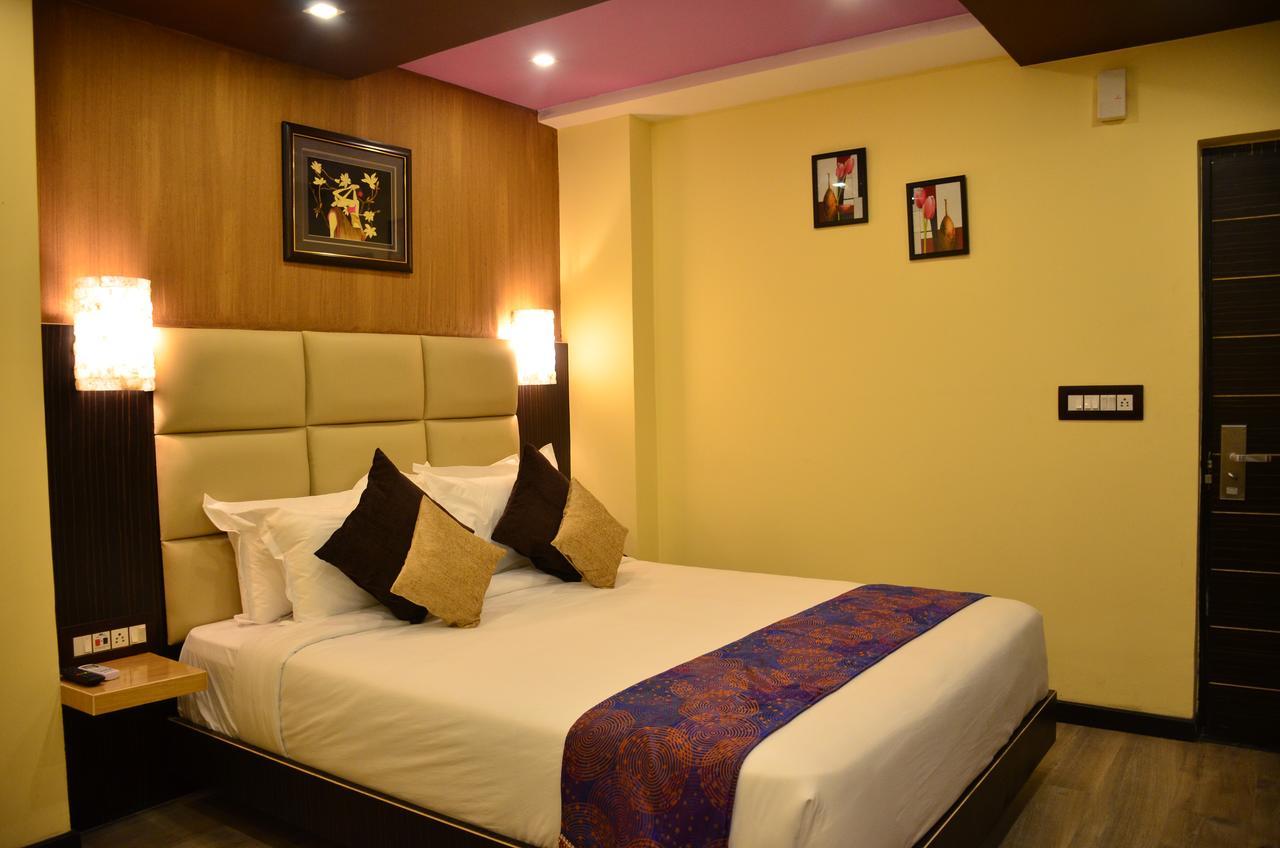 Dolphin Chocolate Inn Chandannagar Экстерьер фото